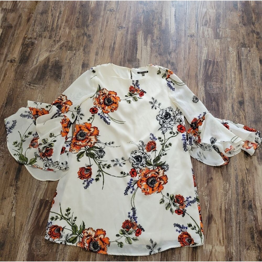City triangles White and orange floral dress flowy with bell sleeves